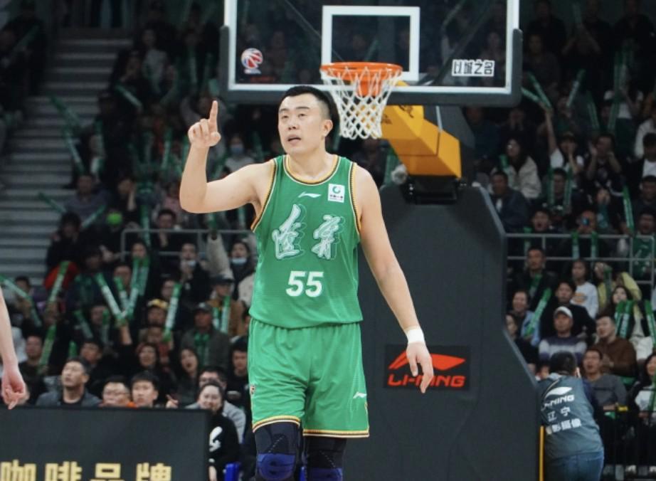 要退役了？CBA官方更新辽宁男篮注册信息，韩德君不在其中